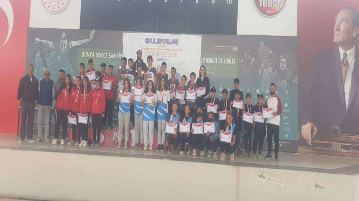 Okulumuz Kız Yıldızlar Bocce Takımı Mersin' de düzenlenen grup maçlarını ikinci bitirerek, Antalya' da yapılacak olan Türkiye Bocce Şampiyonasında okulumuzu ve ilimizi temsil edecektir.